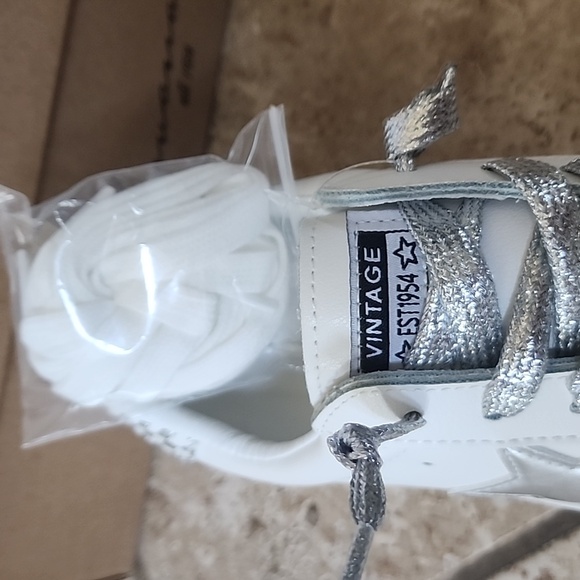 Sneeker shoes - Picture 2 of 5